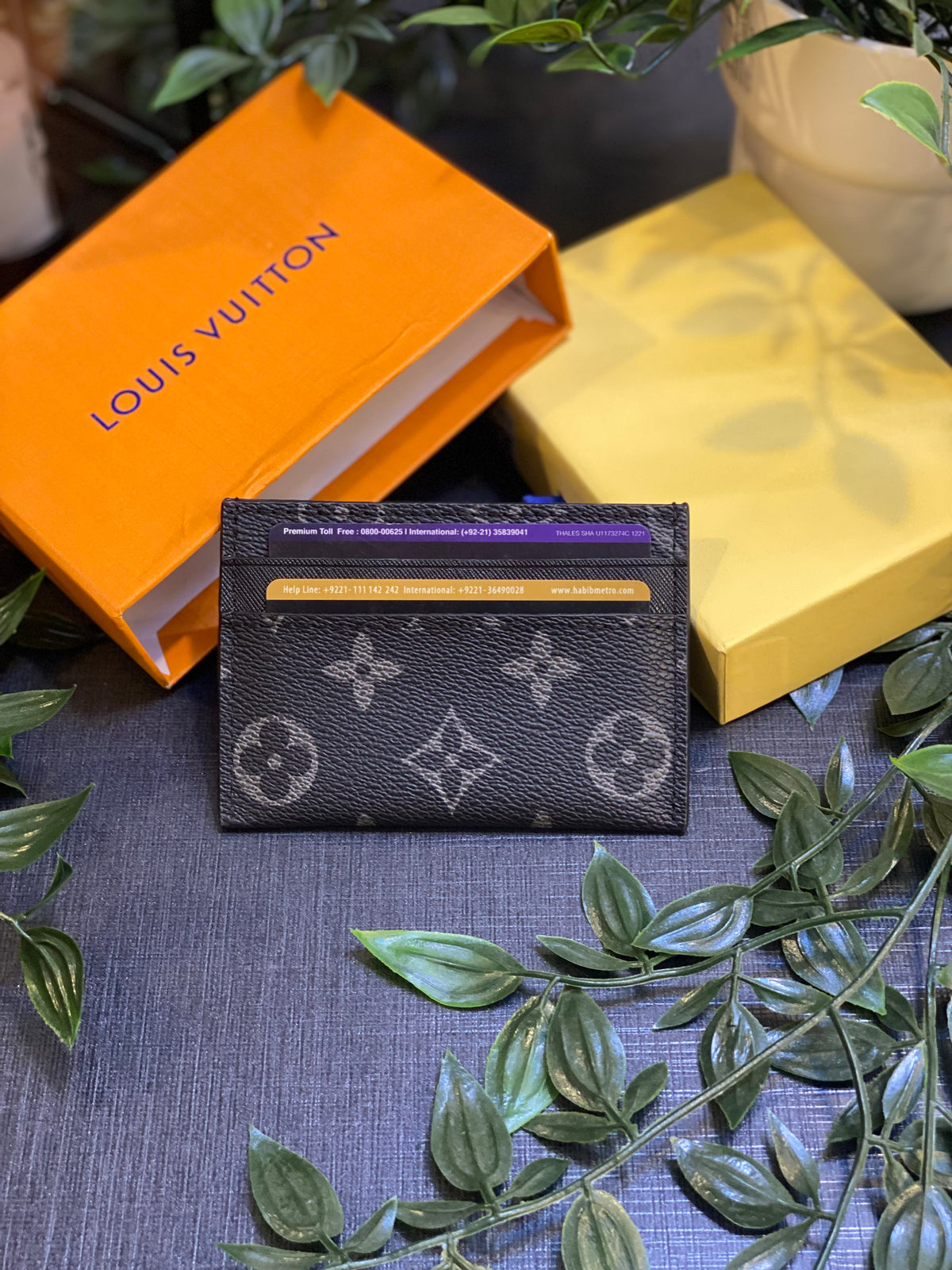 LOUIS VUITTON-CARD HOLDER
