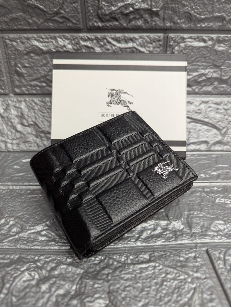 BURBERRY-BIFOLD WALLET