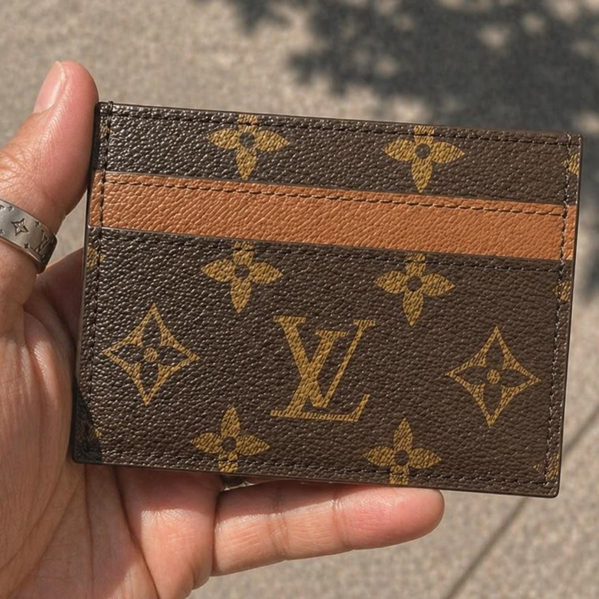 LOUIS VUITTON-CARD HOLDER