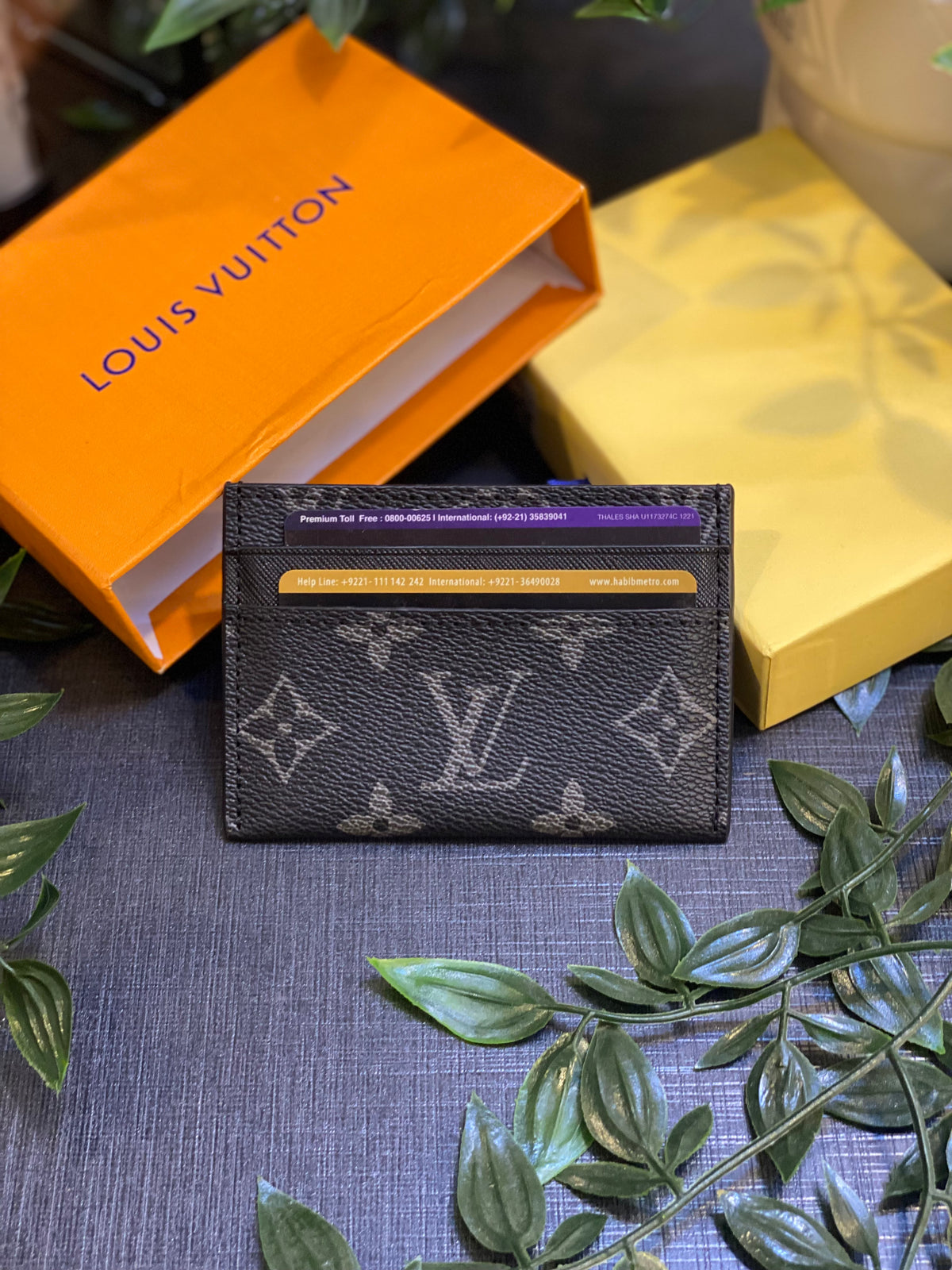 LOUIS VUITTON-CARD HOLDER