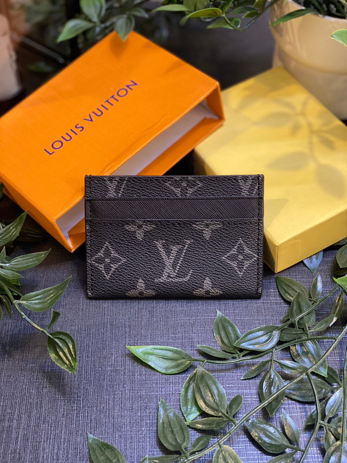 LOUIS VUITTON-CARD HOLDER