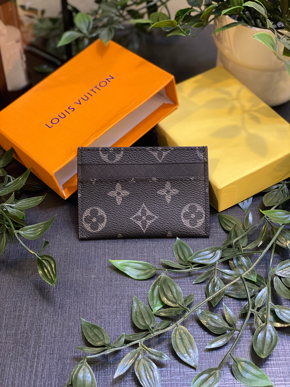 LOUIS VUITTON-CARD HOLDER